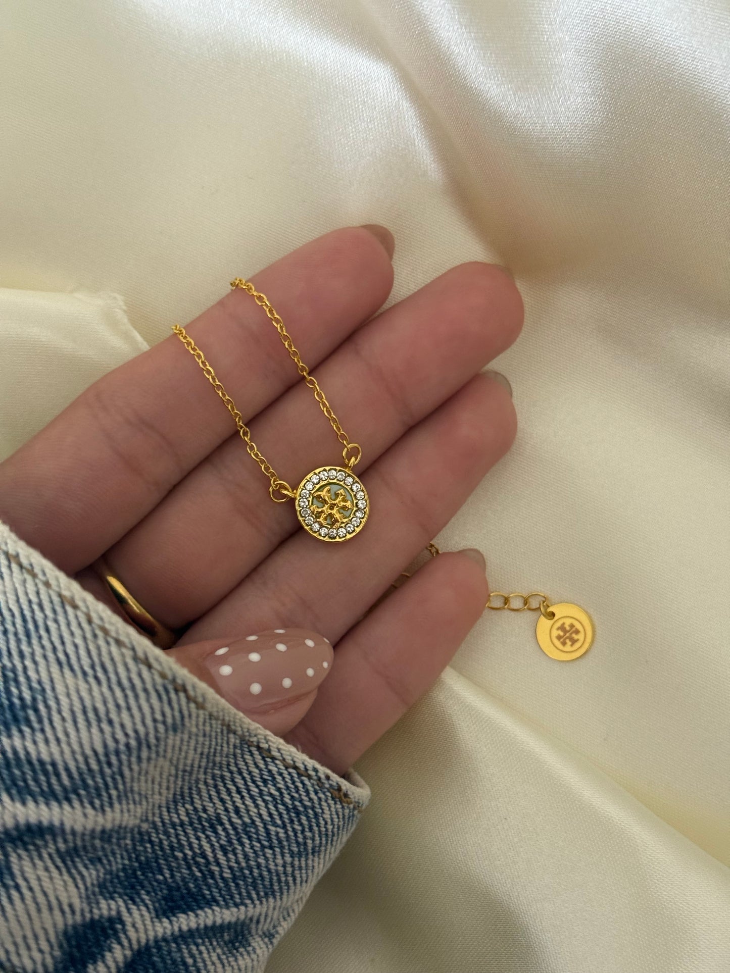 TORY DAINTY NECKLACE