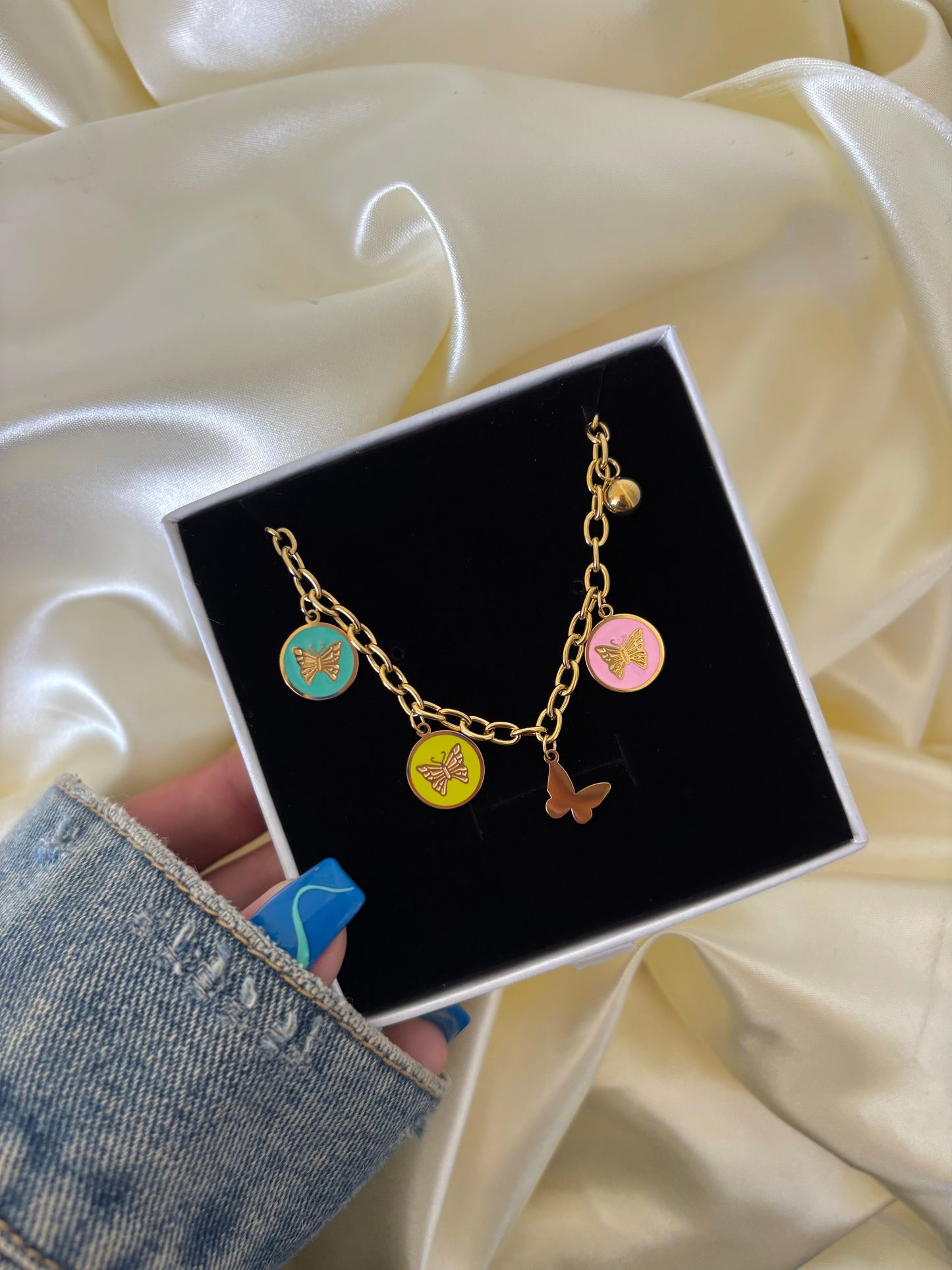 MUCH CHARM NECKLACE