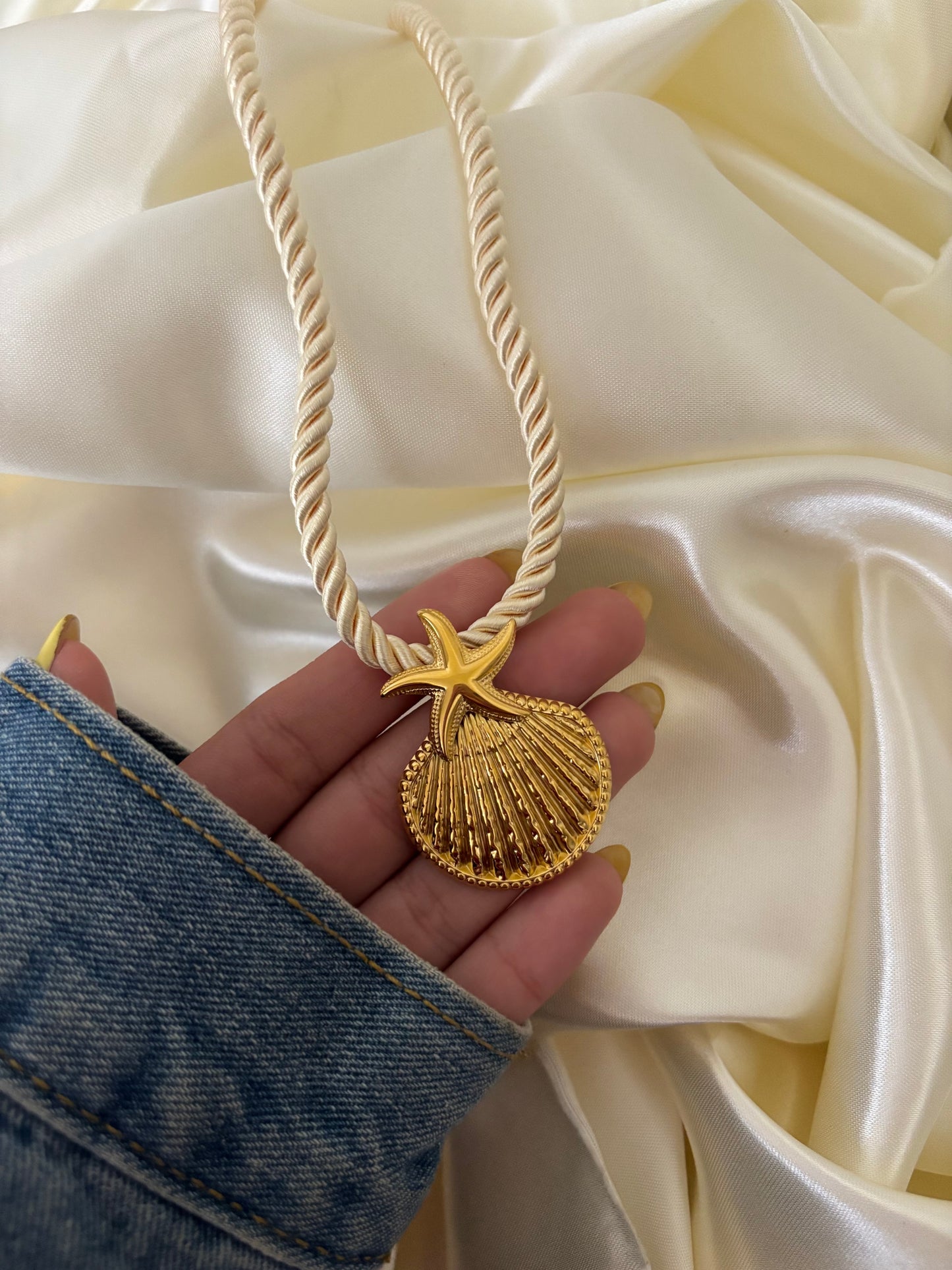 CONCHA NECKLACE