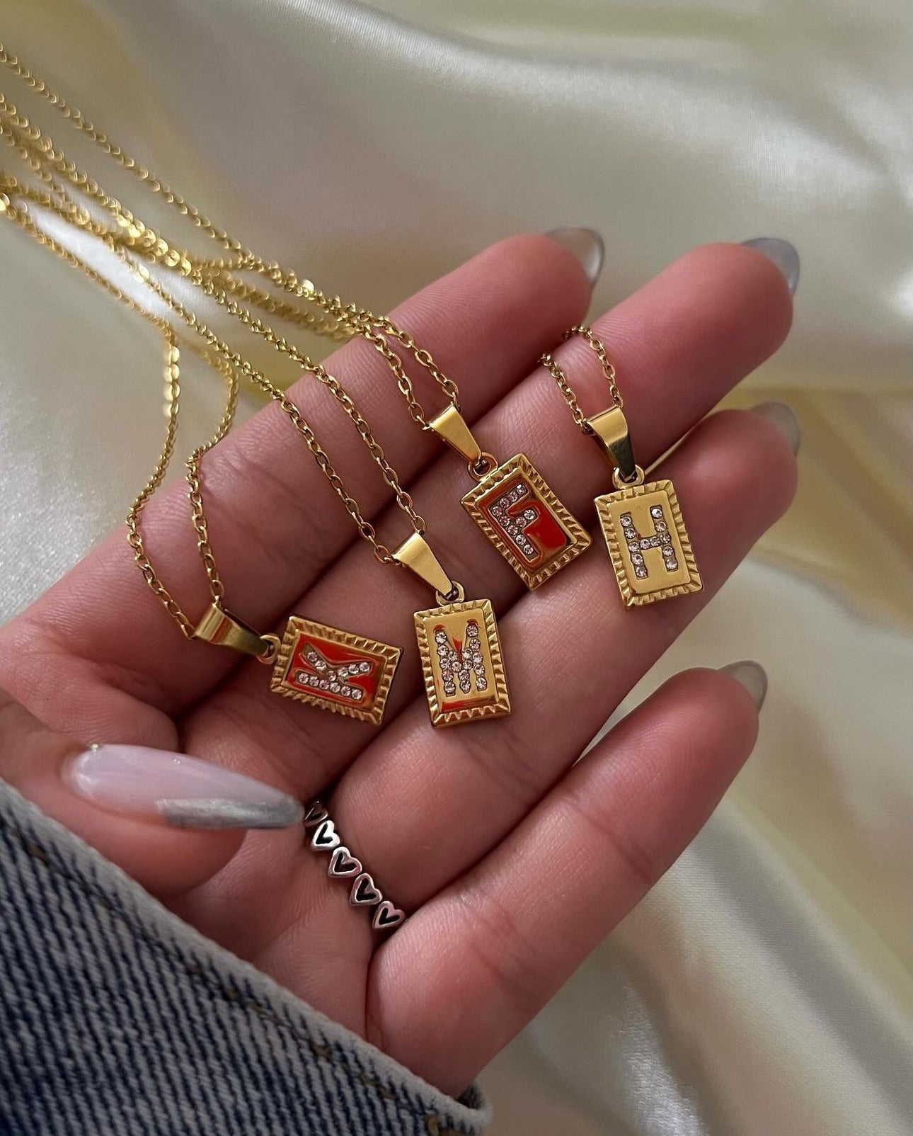 CUTTE MARC LETTER NECKLACE