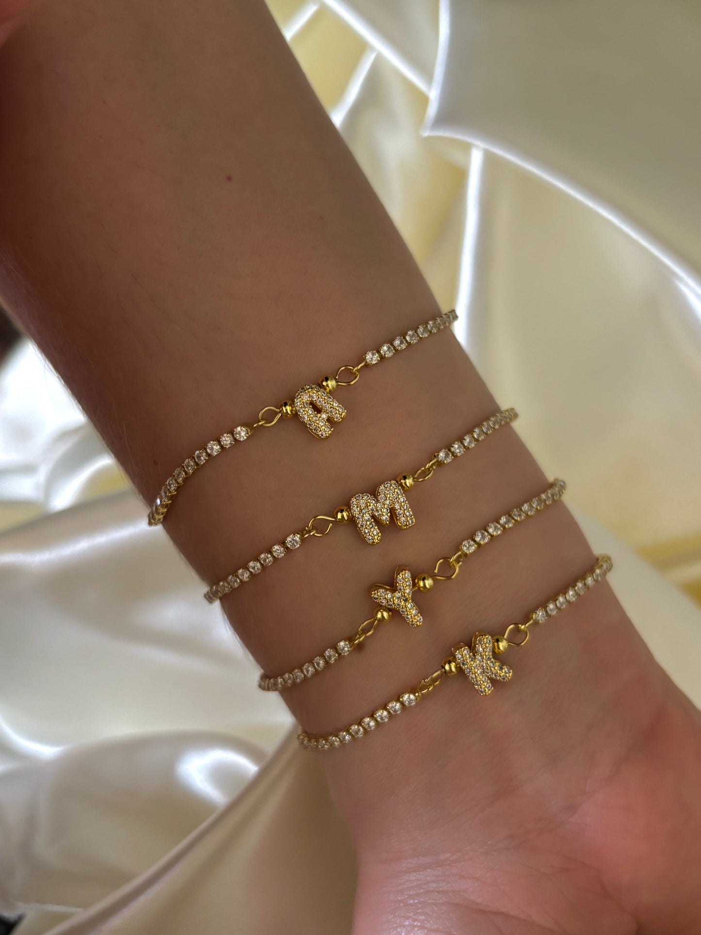 INITIAL DAINTY BRACELET