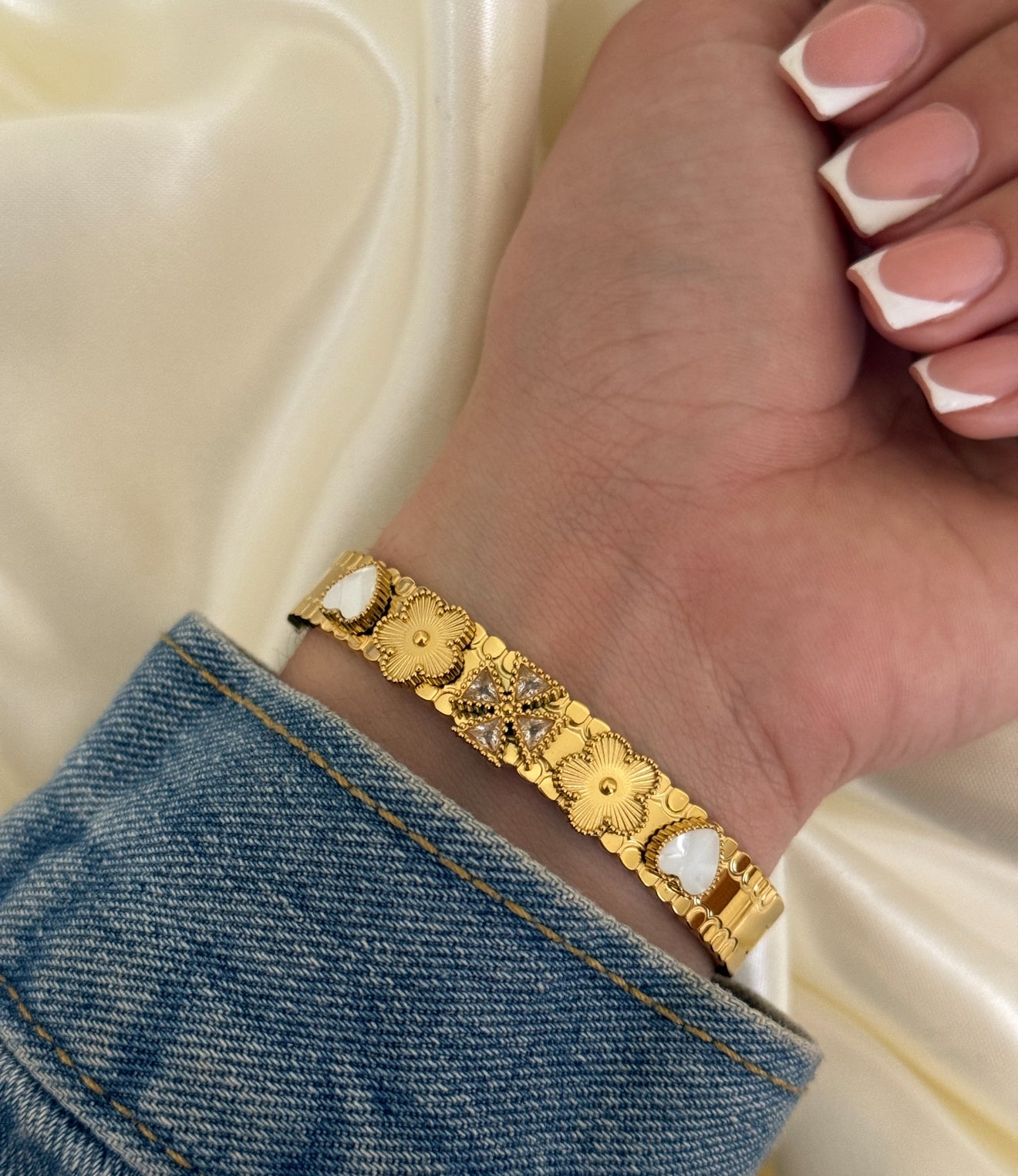 PRETTY BANGLE