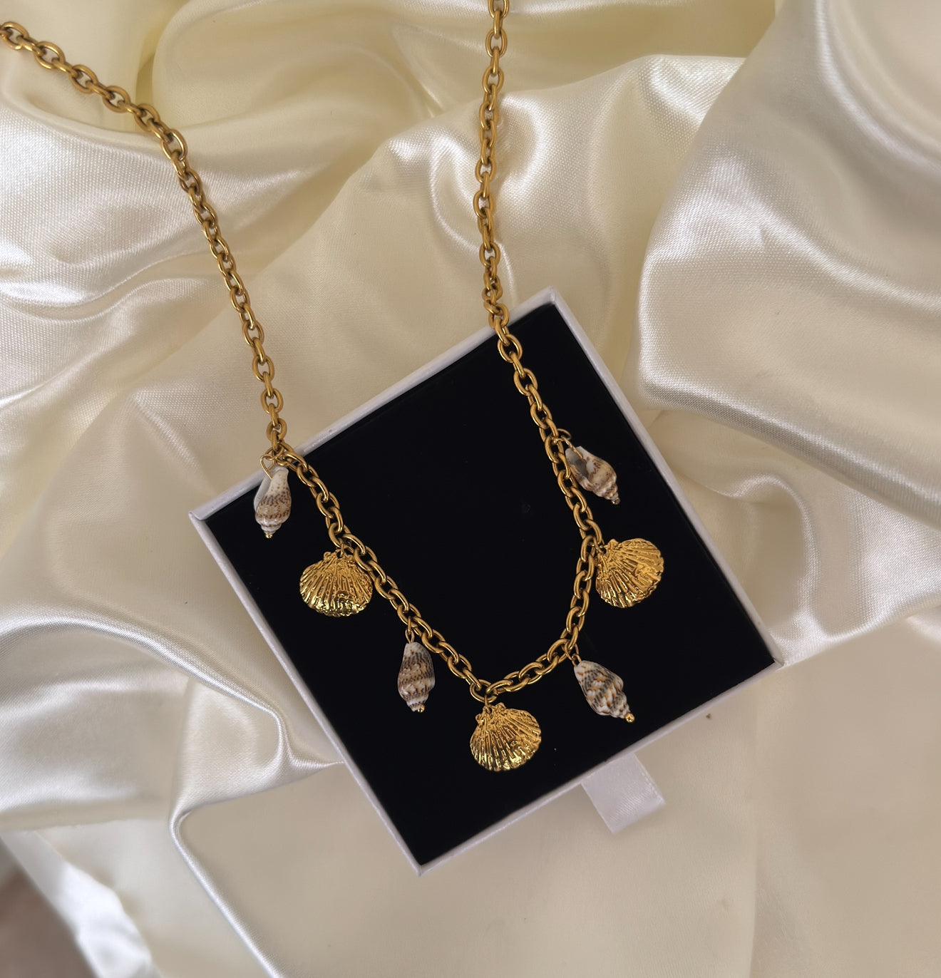 CONCHA NECKLACE