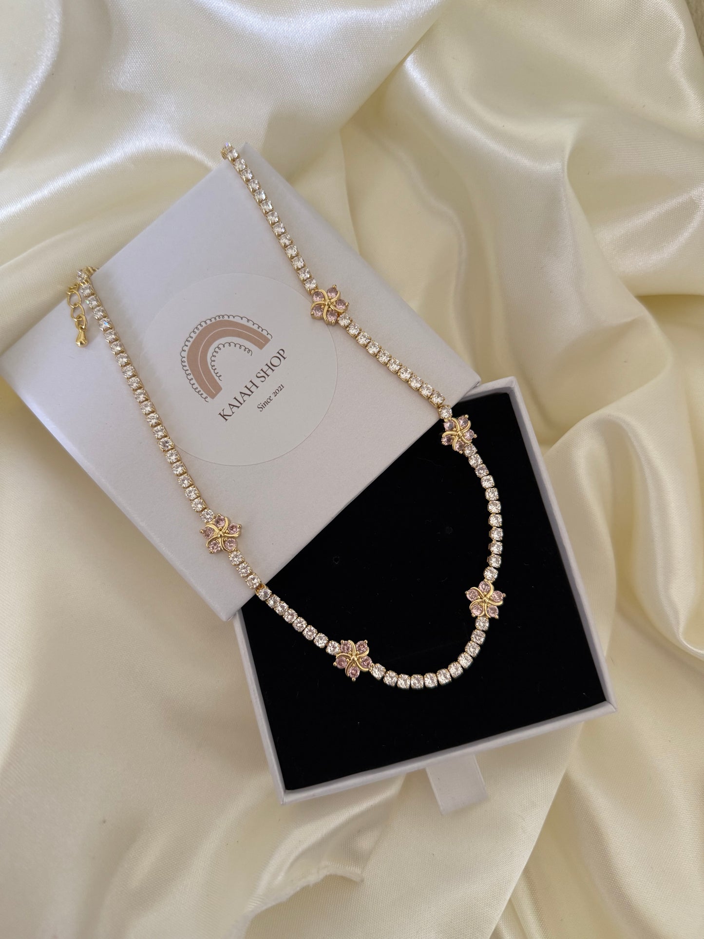 DAINTY ROSE NECKLACE