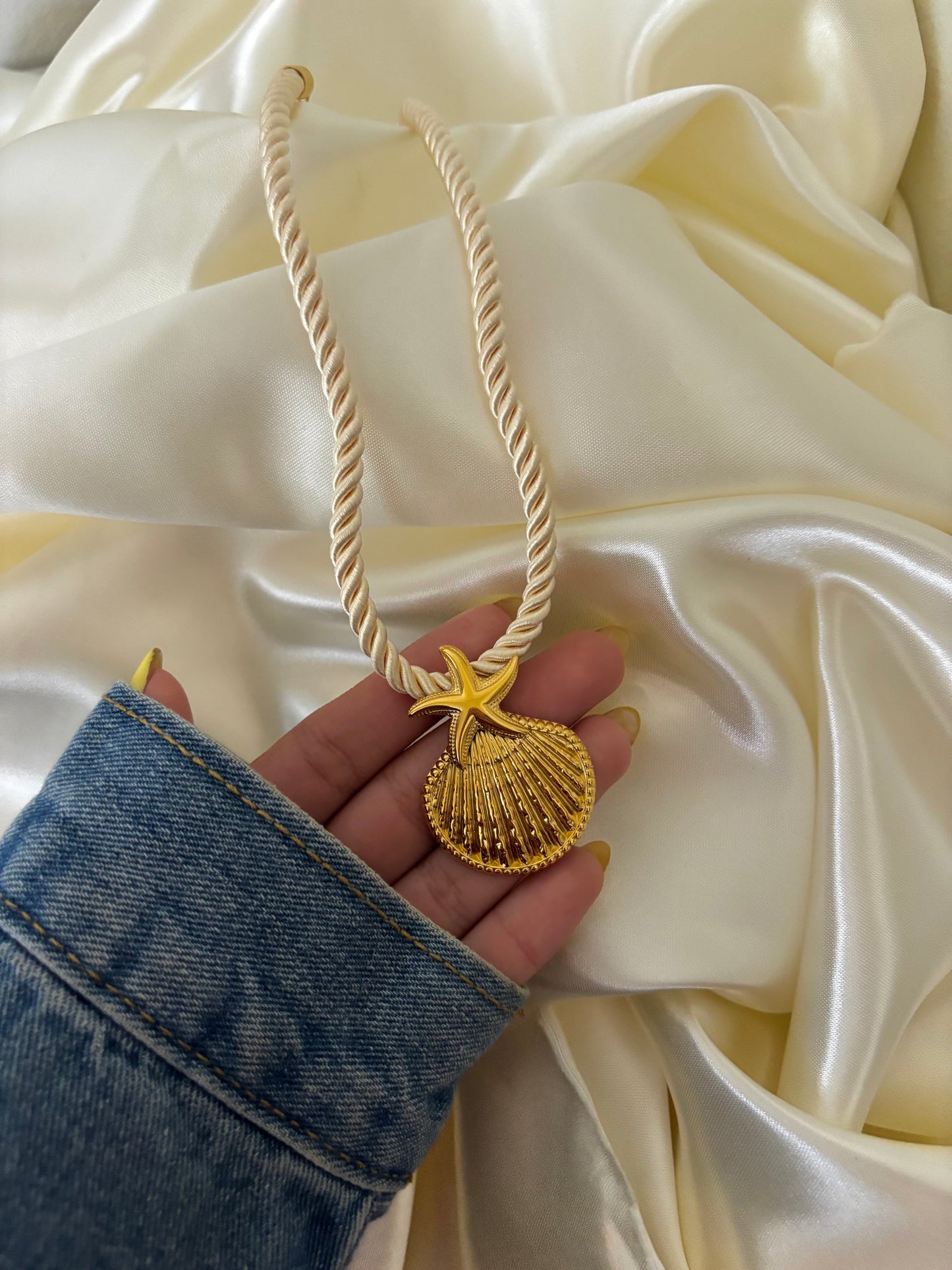 CONCHA NECKLACE