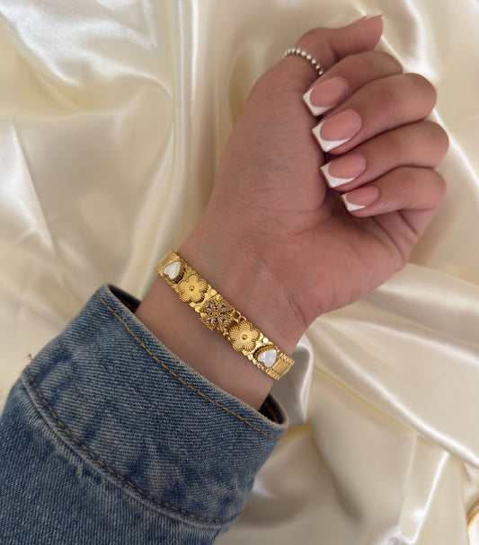PRETTY BANGLE